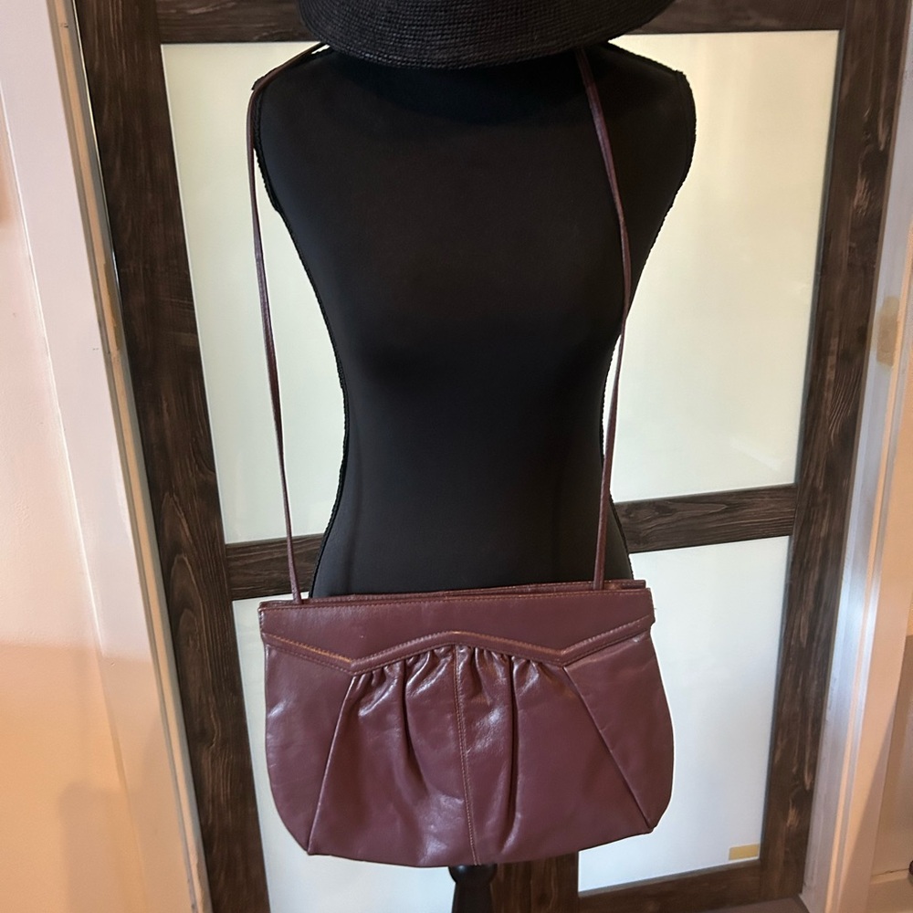 Women's Leather Crossbody Bag in Burgundy